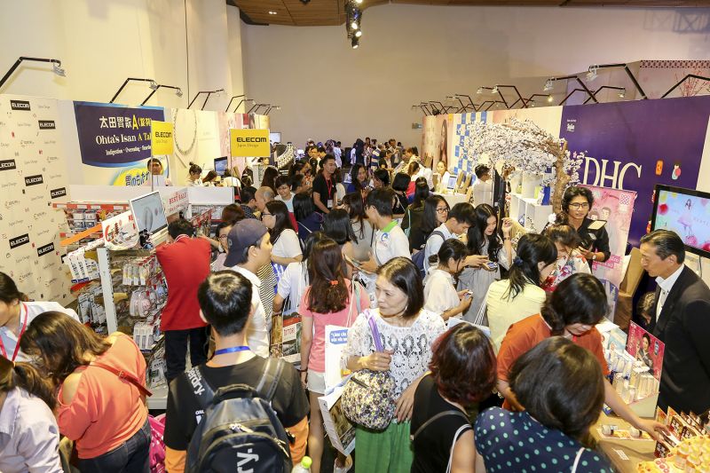 khach mua sam (6).JPG